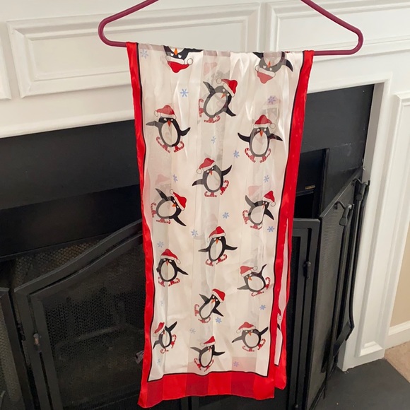 NWT Adorable Christmas Scarf - Picture 1 of 3